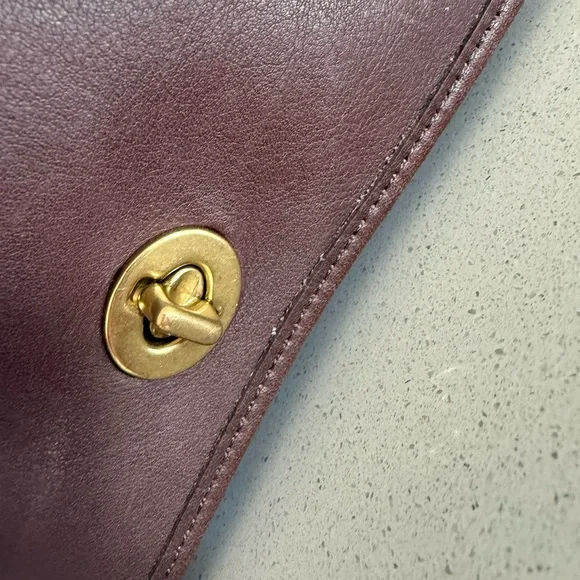 Vintage USA Coach Legacy champion gloved Tanned crossbody bag turn lock - Picture 2 of 15